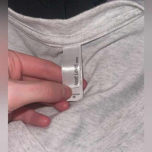 Plain light grey t shirt it’s a v neck style size M - Picture 3 of 3